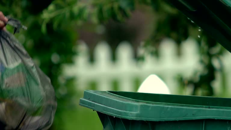 Professional Junk Removal Services in Country Clu, FL
