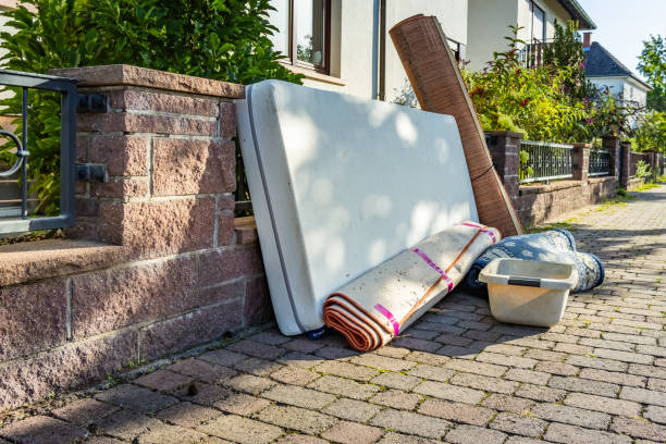 Best Garage Cleanout  in Country Clu, FL